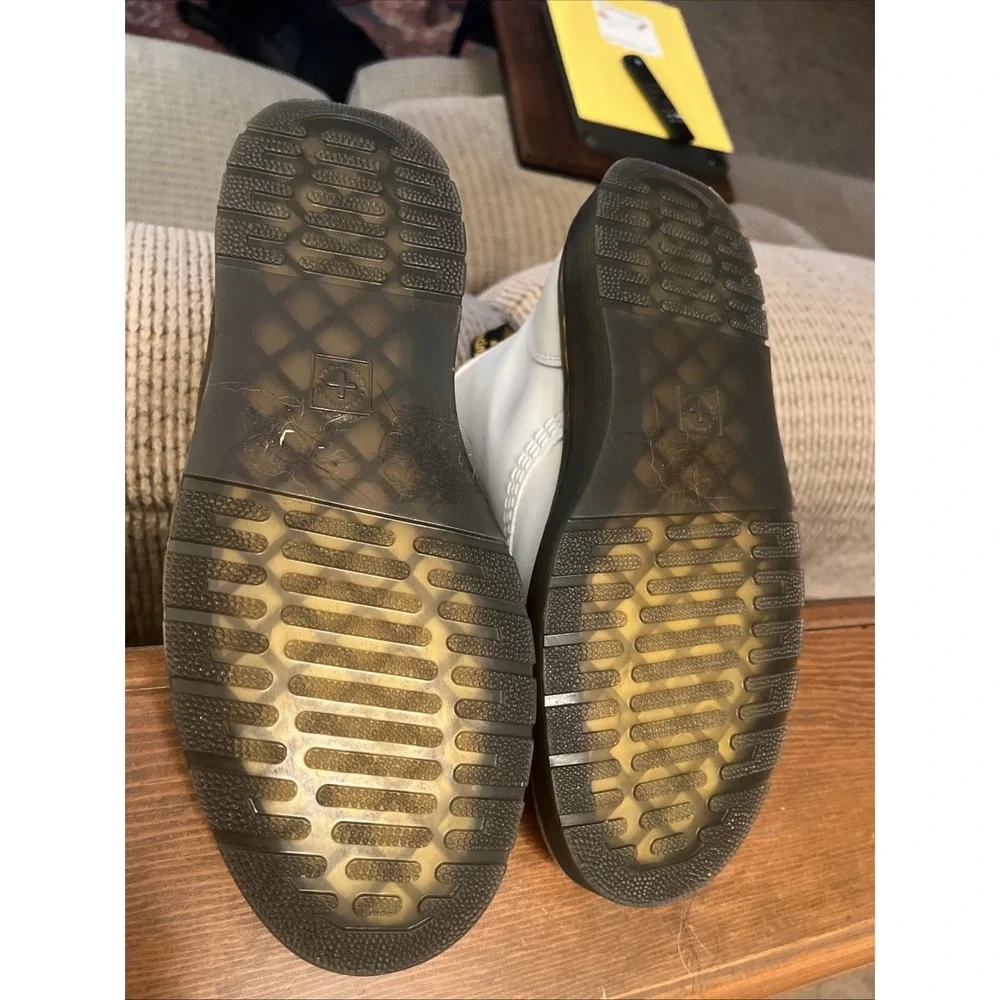 Drr. Martens product pair